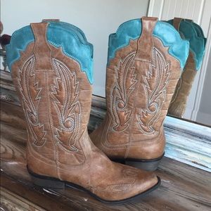 Tan and turquoise Cowboy boots size 6.